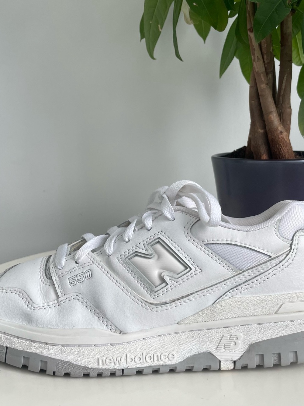 Women Size 7 New Balance 550 white Grey Shoes Boy Size 5.5